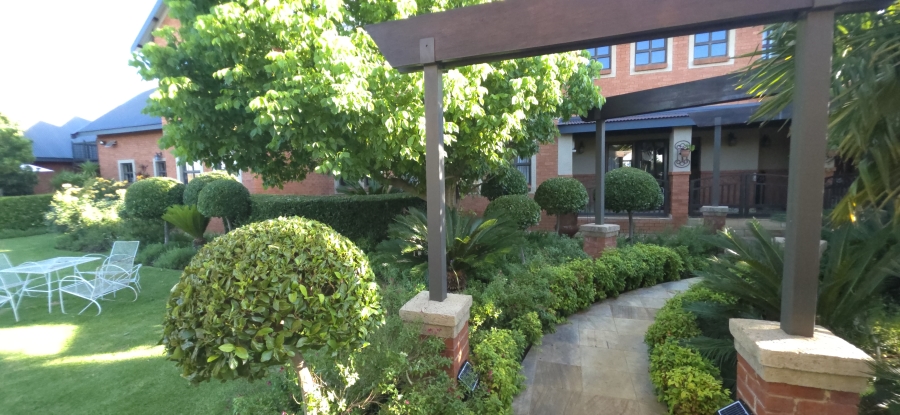 5 Bedroom Property for Sale in Grimbeeck Park North West